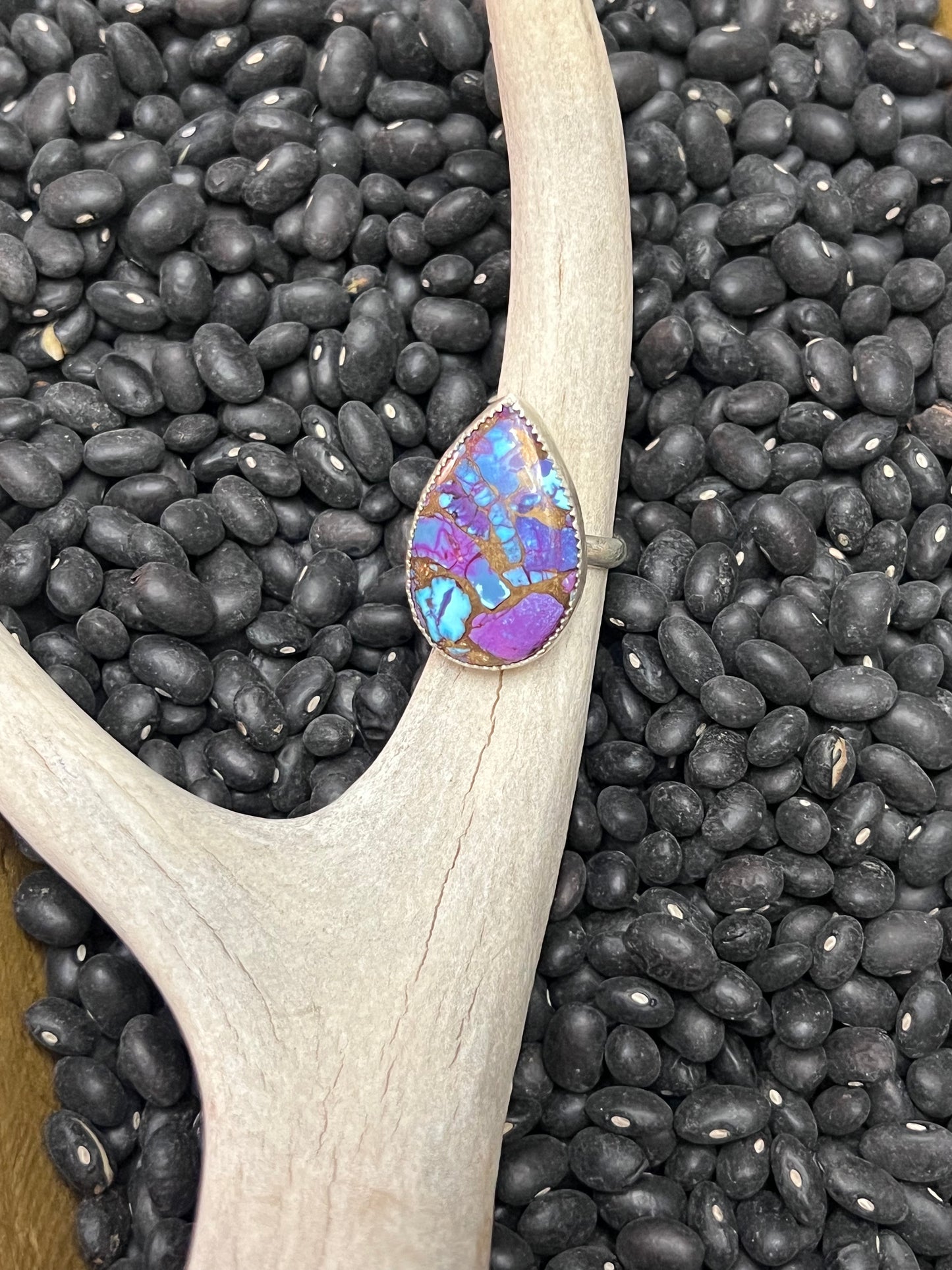 Teardrop statement ring with adjustable band